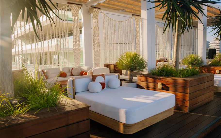 W Hollywood Hotel Rooftop Pool & WET Deck